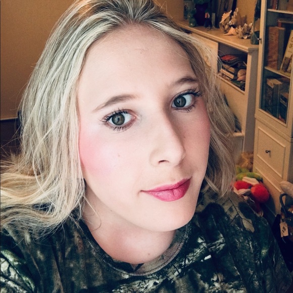 Meet your Posher, Aliah - Picture 1 of 1